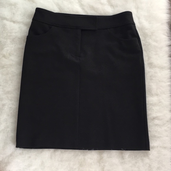 Sporty stretchy black straight skirt - Picture 1 of 2